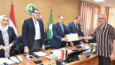 محافظ الشرقية يترأس اجتماع المجلس التنفيذي