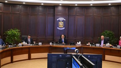 رئيس الوزراء يكشف موعد استئناف ضخ الغاز للمصانع 