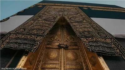 مطلية بالذهب وتزن 1415 كيلو، الكعبة المشرفة تستعد لاستقبال كسوتها الجديدة غدا 