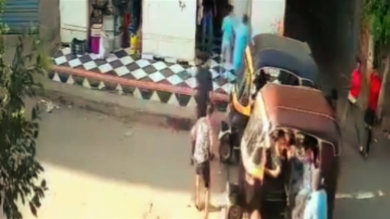  لحظة إطلاق شاب النار