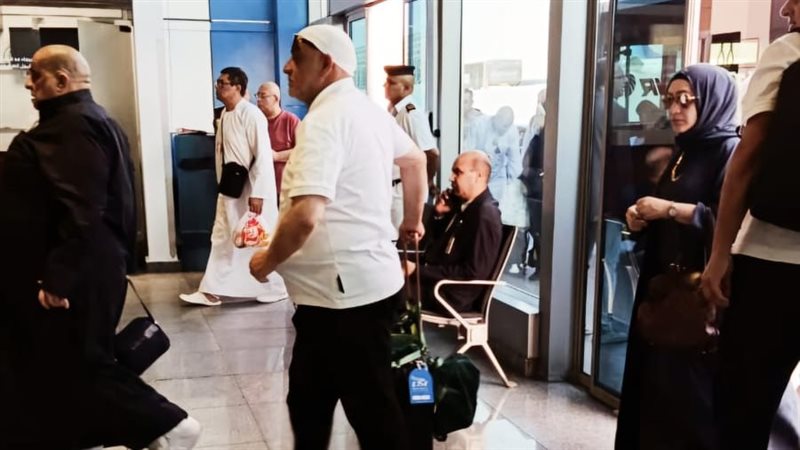  عودة الحجاج بمطار