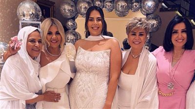 شاهد، ابنة مفيدة شيحة تحتفل بليلة الحنة رفقة صديقاتها والإعلاميات