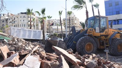 حملة لإزالة التعديات على أملاك الدولة بمنطقة الجمرك بمدخل قلعة قايتباى