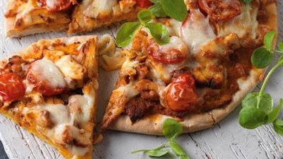 طريقة عمل البيتزا بالفراخ، أحلى وأوفر من الجاهزة