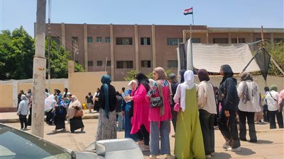 انتظام طلاب الثانوية العامة بلجان القليوبية لأداء امتحاني الفيزياء والتاريخ 