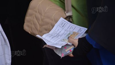 قلق وتوتر، مراجعة اللحظات الأخيرة لطلاب الثانوية العامة قبل امتحاني الفيزياء والتاريخ (صور)