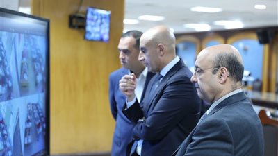  أول صور لوزير التعليم خلال متابعته سير امتحاني الفيزياء والتاريخ بالثانوية العامة