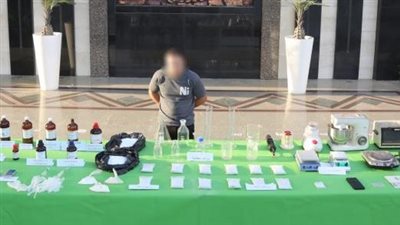 ضبط عنصر إجرامي بالقليوبية جلب مواد كيميائية لتصنيع مخدر الميفدرون