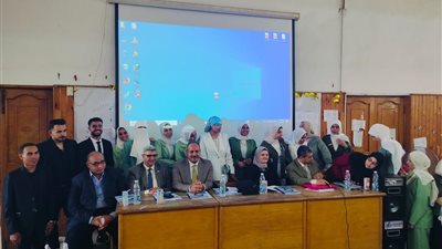 تربية نوعية بنها تناقش مشروعات تخرج طلاب قسم الإعلام