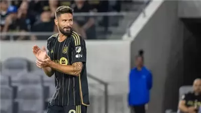 بعد 13 عاما، أوليفييه جيرو يقترب من العودة إلى الدوري الفرنسي