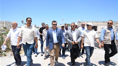 وزير الإسكان يتفقد كوبري C19 والمدينة التراثية والمنطقة الشاطئية بالعلمين الجديدة 