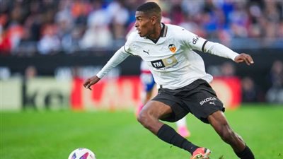 آرسنال الإنجليزي يقترب من التعاقد مع مدافع فالنسيا