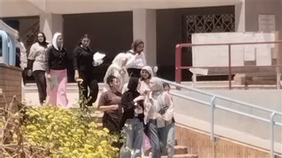 التاريخ سهل والفيزياء طويل، تباين آراء طلاب الثانوية العامة بالإسكندرية بعد أداء امتحاني اليوم (فيديو)