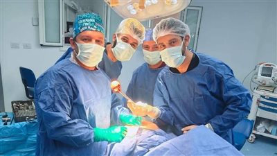 نجاح جراحة دقيقة لمريضة ستينية تعاني من كسر بالفخذ بمستشفى كفر شكر