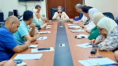 اجتماع مديري الإدارات بالتأمين الصحي لتحسين الخدمات للمواطنين بالقليوبية