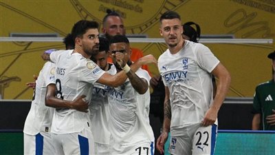 سالم الدوسري يضع الهلال في المقدمة أمام باتشوكا في الشوط الأول 