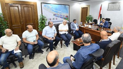 وزير الإسكان يعقد اجتماعا لمتابعة مشروعات مركز مارينا العلمين السياحي 