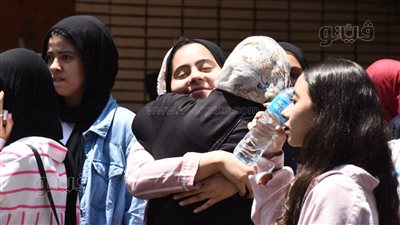 فرحة وبكاء، تباين آراء طلاب الثانوية العامة حول امتحاني الفيزياء والتاريخ (صور)