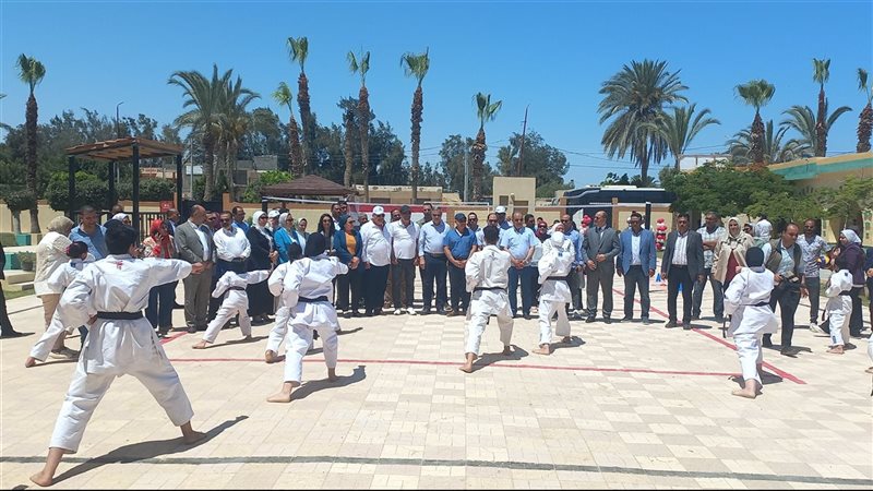 وفد مجلس النواب بإحدى