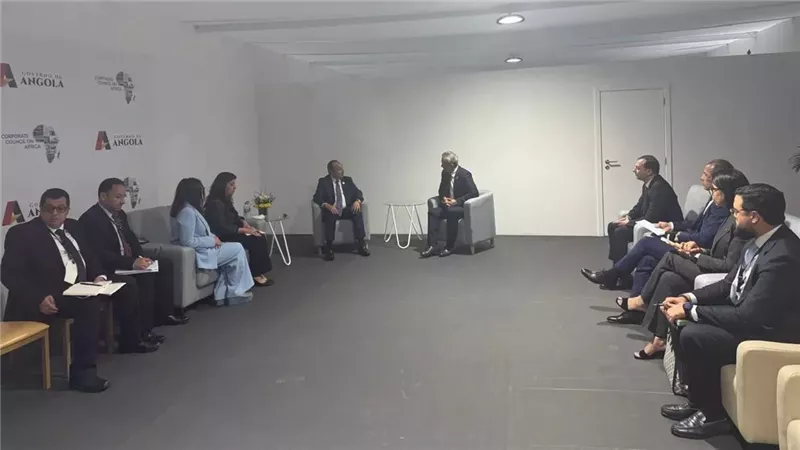 جانب من لقاءات وزير