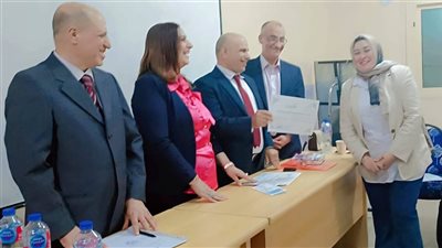 وكيل التعليم بدمياط يهنئ علا فاروق أخصائية الإعلام المثالية على مستوى الجمهورية