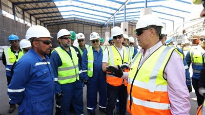 رئيس هيئة البترول يتفقد الأرصفة البحرية البترولية بميناء الدخيلة