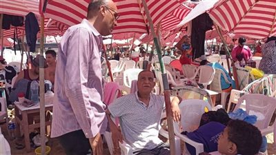 شواطئ الإسكندرية كاملة العدد اليوم الجمعة ورصد مخالفات بالجملة 