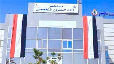 فريق طبي يجري جراحة تثبيت كسر لمريض 79 عاما بكلية واحدة بمستشفى وادى النطرون 