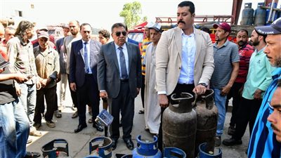 محافظ الدقهلية يتفقد محطة غاز بسنديلة ويكلف التموين بتحرير محضر تلاعب (صور) 