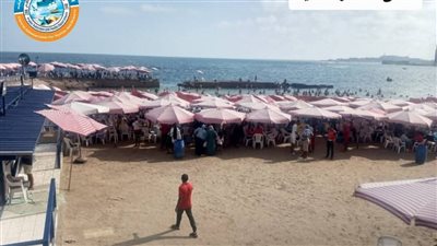 إقبال كثيف على شواطئ الإسكندرية في العطلة الأسبوعية