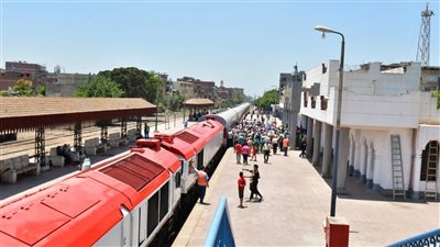 محافظ الدقهلية ورئيس هيئة السكك الحديدية يفتتحان وصلة خط قطار بلقاس - المنصورة
