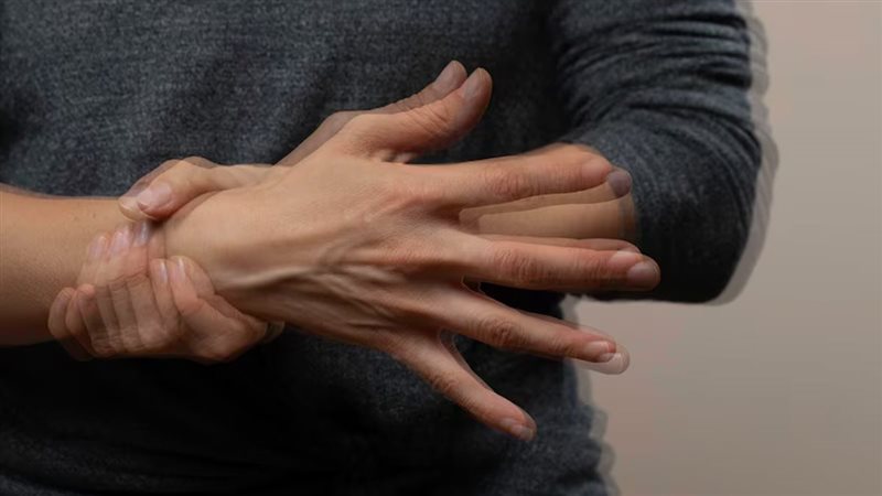رعشة اليدين، فيتو