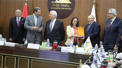 الأعلي للجامعات يوافق علي إصدار طابع تنسيق لكليتي التربية والفنون التطبيقية