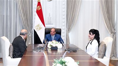  السيسي يتابع الرؤية الاستراتيجية الشاملة للنهوض بقطاع الطيران المدني.. الرئيس يوجه بتطوير المطارات المصرية من خلال شراكات دولية تقوم على الكفاءة والاستدامة.. وتحفيز مشاركة القطاع الخاص