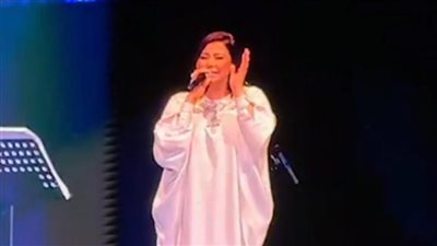  موقف محرج لشيرين عبد الوهاب على مسرح مهرجان موازين (فيديو)