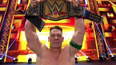 جون سينا يهزم سي إم بانك ويحتفظ بلقب WWE (فيديو)