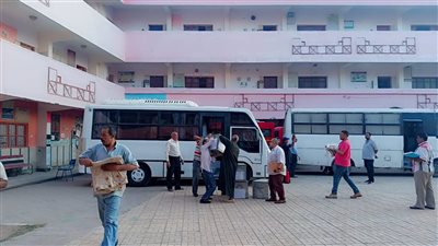 مدير تعليم الفيوم يتابع تسليم بوكليت اللغة الإنجليزية بمركز توزيع أسئلة الثانوية العامة 