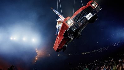 إنقاذ بيونسيه من حادث سقوط مروع خلال حفلتها في هيوستن (فيديو)