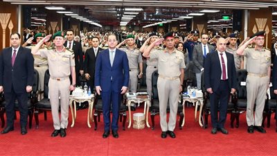 الأكاديمية العسكرية تحتفل بتخرج دورات تدريبية جديدة من العاملين بوزارتي النقل والمالية