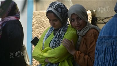 فرحة وبكاء، تباين ردود أفعال طلاب الثانوية العامة بشأن امتحان الإنجليزي (صور) 