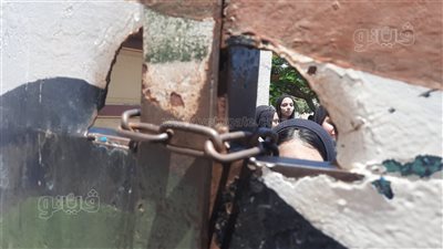 تأخر خروج طلاب الثانوية العامة 10 دقائق بلجنة في الإسماعيلية، وتجمهر أولياء الأمور (فيديو وصور) 