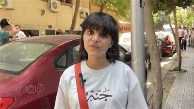 طالبة بالثانوية في حدائق القبة: امتحان الفرنساوي حلو (فيديو) 