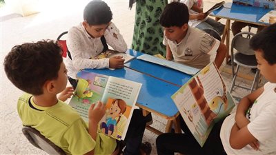  المكتبة المتنقلة بالبحيرة تواصل أنشطتها الصيفية بمدرسة قومبانية لوقين (صور)
