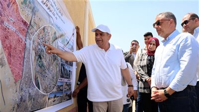 محافظ الإسماعيلية يتفقد مشروع شبكة التجفيف ومحطة الصرف الصحي بـ الحجاز(صور)