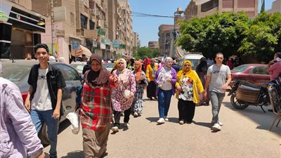 طلاب ثانوية عامة بقنا: أسئلة الانجليزي بسيطة بس فيها تريكات (فيديو)