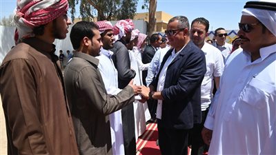 محافظ جنوب سيناء يجتمع بمشايخ وعواقل وبدو رأس سدر