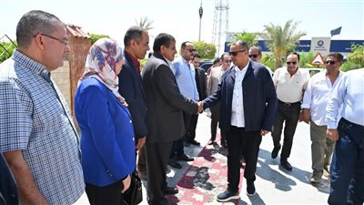 محافظ جنوب سيناء يتابع مع مديري المديريات جودة الخدمات المقدمة للمواطنين