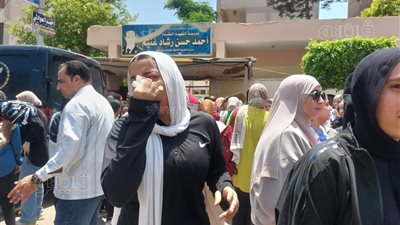 ضحك وبكاء، حال طلاب الثانوية العامة بعد امتحان الانجليزي أمام لجان الدقهلية (فيديو وصور)
