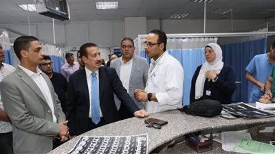 للمرة الثانية خلال 48 ساعة، محافظ المنوفية يزور مصابي حادث الإقليمي (صور)