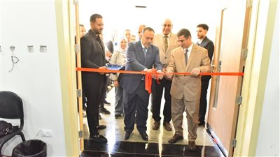 محافظ أسيوط يفتتح معرض مشروعات تخرج طلاب الجامعة التكنولوجية (صور)